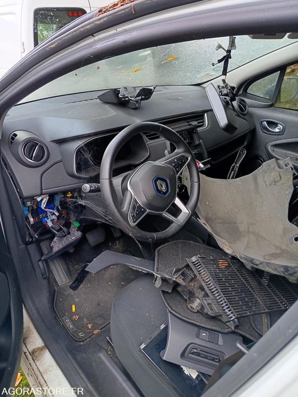 RENAULT Zoé - 29000km - 2019 - pour pièces - Voiture: photos 4 RENAULT Zoé - 29000km - 2019 - pour pièces - Voiture: photos 4