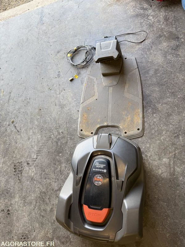 ROBOT de tonte 450x Husqvarna occasion 2022 5000m2 - Motofaucheuse: photos 3 ROBOT de tonte 450x Husqvarna occasion 2022 5000m2 - Motofaucheuse: photos 3