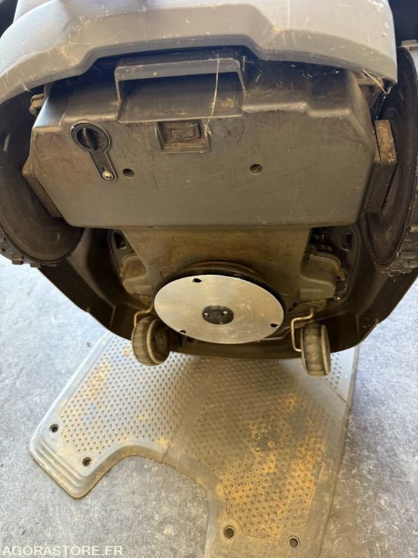 ROBOT de tonte 450x Husqvarna occasion 2022 5000m2 - Motofaucheuse: photos 4 ROBOT de tonte 450x Husqvarna occasion 2022 5000m2 - Motofaucheuse: photos 4