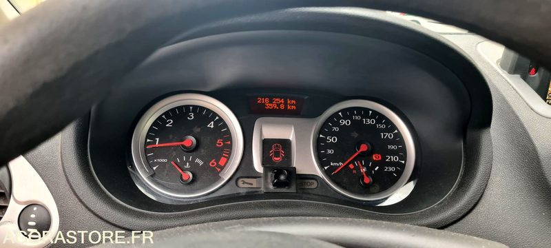 Voiture Renault Clio 3 1.5DCI: photos 10
