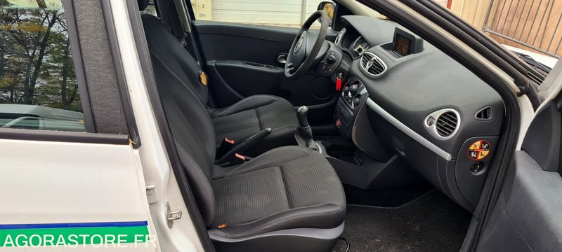 Voiture Renault Clio 3 1.5DCI: photos 8