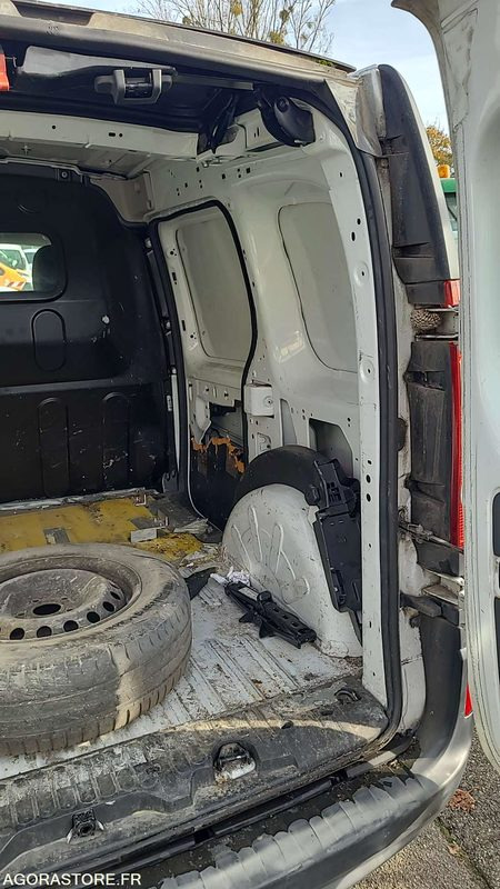 Fourgonnette Renault Kangoo - 2011 - 130342kms - BF372BJ: photos 6 Fourgonnette Renault Kangoo - 2011 - 130342kms - BF372BJ: photos 6