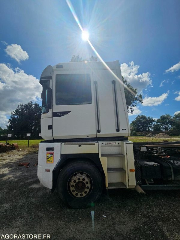 Renault Magnum 6x4 porteur ampliroll essieux relevables - Camion ampliroll: photos 4 Renault Magnum 6x4 porteur ampliroll essieux relevables - Camion ampliroll: photos 4