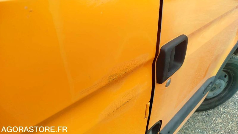 Renault Master - 6399-MF-32 - 2003 - 364888km - Fourgon utilitaire: photos 3 Renault Master - 6399-MF-32 - 2003 - 364888km - Fourgon utilitaire: photos 3