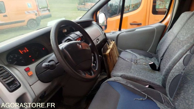Renault Trafic - 2007 - 261796km - 608BZX31 - Fourgon utilitaire: photos 5 Renault Trafic - 2007 - 261796km - 608BZX31 - Fourgon utilitaire: photos 5