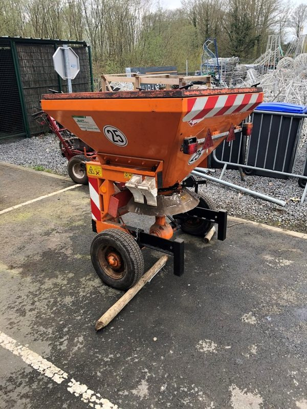 SALEUSE SUR TIMON KUHN TYPE SU-602 - Matériel de jardinage: photos 1 SALEUSE SUR TIMON KUHN TYPE SU-602 - Matériel de jardinage: photos 1