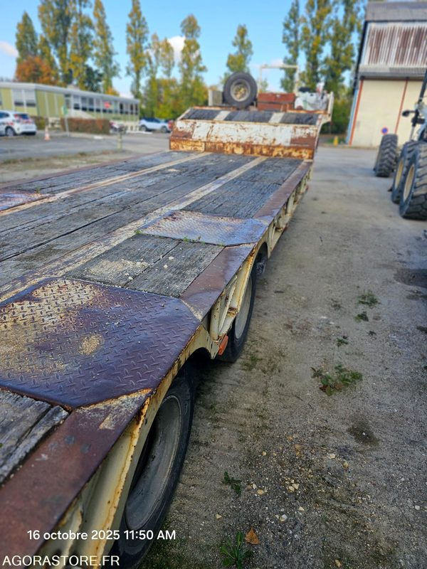 SEMI-REMORQUE PORTE ENGIN KAISER - 2001 - 128CLW77 (MPE057) - Remorque porte-engin surbaissée: photos 3 SEMI-REMORQUE PORTE ENGIN KAISER - 2001 - 128CLW77 (MPE057) - Remorque porte-engin surbaissée: photos 3