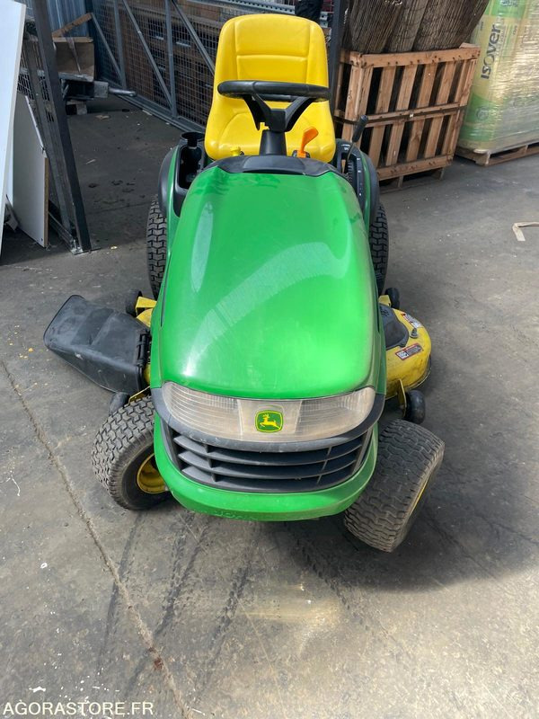 TONDEUSE AUTOPORTEE JOHN DEERE LA155 ESSENCE (PRIX AFFICHE HT - TVA 20%) - Motofaucheuse: photos 1 TONDEUSE AUTOPORTEE JOHN DEERE LA155 ESSENCE (PRIX AFFICHE HT - TVA 20%) - Motofaucheuse: photos 1