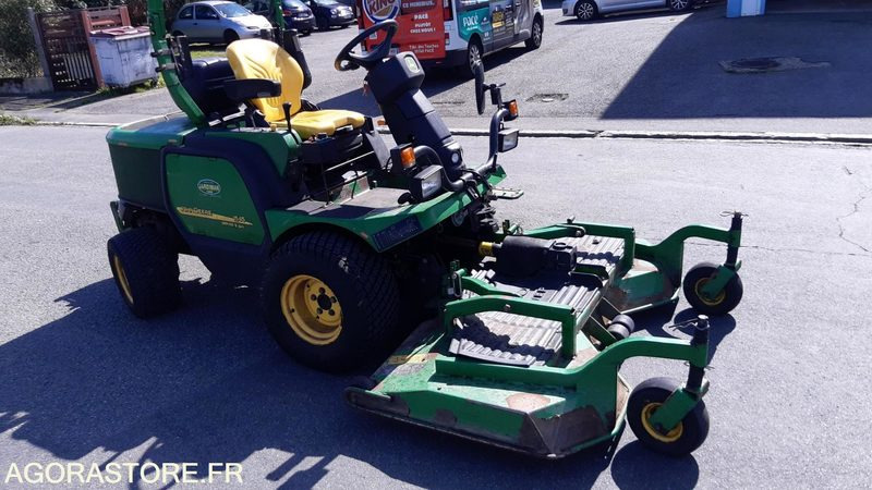 TONDEUSE FRONTALE JOHN DEERE - Motofaucheuse: photos 1 TONDEUSE FRONTALE JOHN DEERE - Motofaucheuse: photos 1
