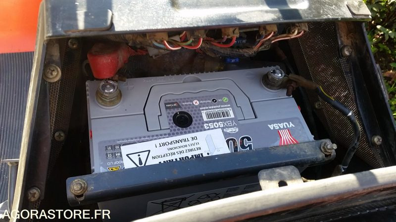 Motofaucheuse TONDEUSE KUBOTA G21 DIESEL 2007 933H SANS PLATEAU DE COUPE: photos 11