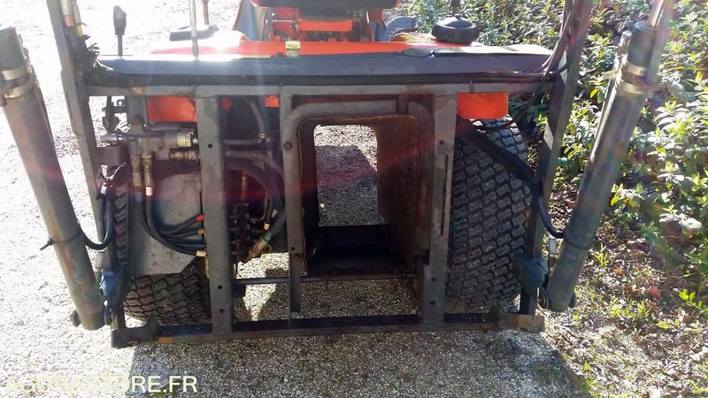 Motofaucheuse TONDEUSE KUBOTA G21 DIESEL 2007 933H SANS PLATEAU DE COUPE: photos 7