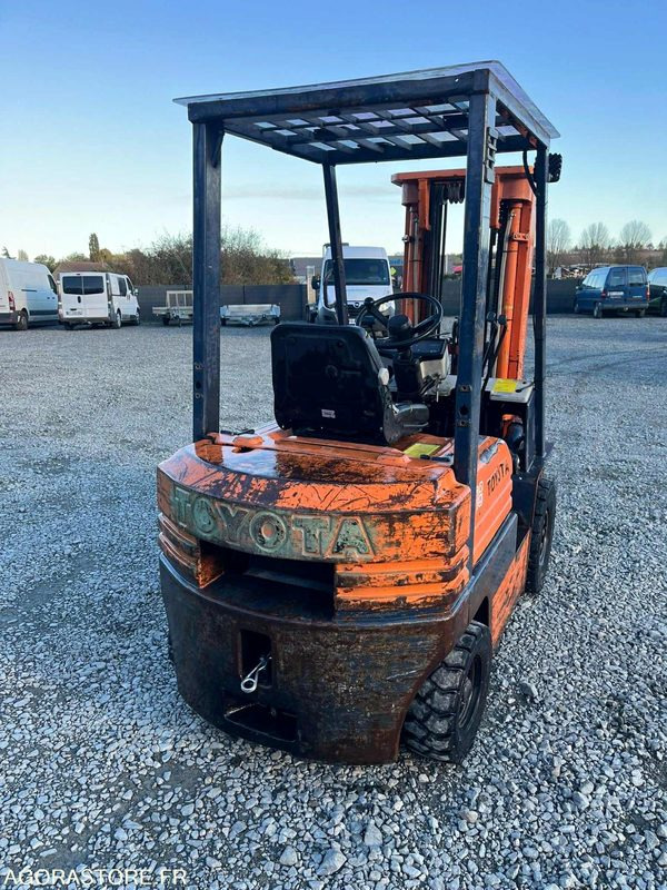 Chariot élévateur diesel TOYOTA chariot levée libre TOYOTA 025FD18 Diesel: photos 9