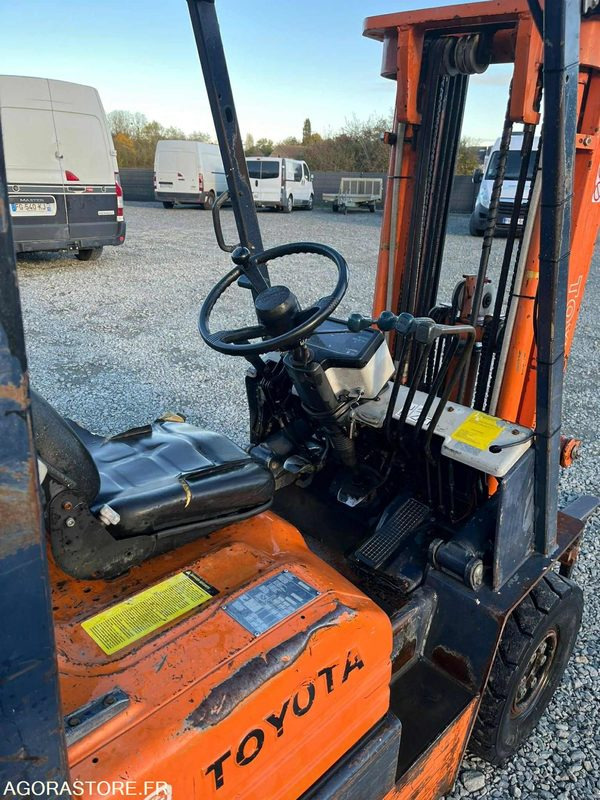 Chariot élévateur diesel TOYOTA chariot levée libre TOYOTA 025FD18 Diesel: photos 7