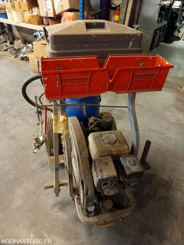 TRACEUSE PEINTURE HORIZONTALE GRACO 200HS - Matériel de chantier: photos 1 TRACEUSE PEINTURE HORIZONTALE GRACO 200HS - Matériel de chantier: photos 1