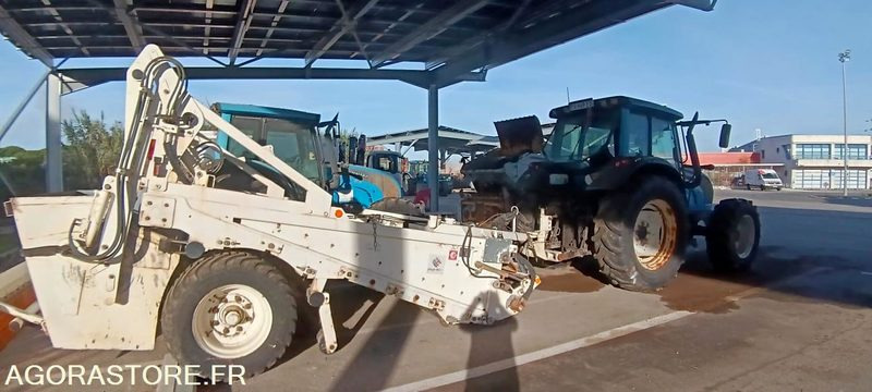 TRACTEUR VALTRA N101H CH-668EQ + CRIBLEUSE CANICAS T230H T141 6334H AM 2007 - Tracteur agricole: photos 2 TRACTEUR VALTRA N101H CH-668EQ + CRIBLEUSE CANICAS T230H T141 6334H AM 2007 - Tracteur agricole: photos 2