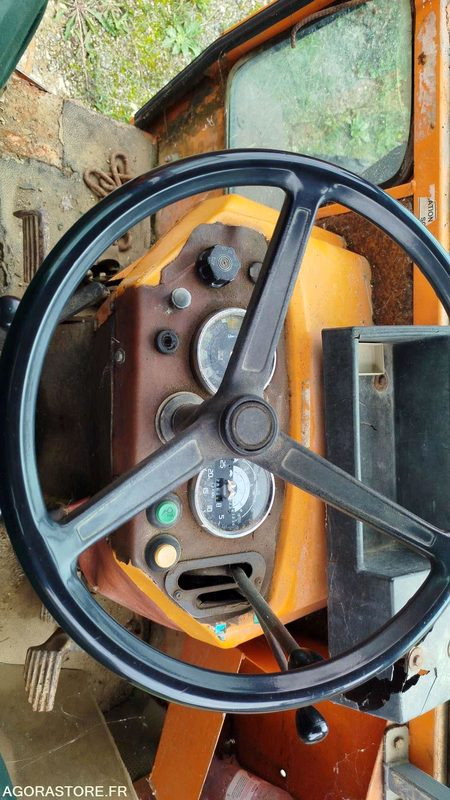 Tracteur RENAULT - 2864H - 1988 - 7723-KY-32 - ROULANT ET MOTEUR TOURNANT - Tracteur agricole: photos 5 Tracteur RENAULT - 2864H - 1988 - 7723-KY-32 - ROULANT ET MOTEUR TOURNANT - Tracteur agricole: photos 5