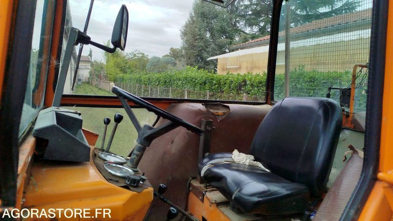 Tracteur RENAULT - 2864H - 1988 - 7723-KY-32 - ROULANT ET MOTEUR TOURNANT - Tracteur agricole: photos 3 Tracteur RENAULT - 2864H - 1988 - 7723-KY-32 - ROULANT ET MOTEUR TOURNANT - Tracteur agricole: photos 3