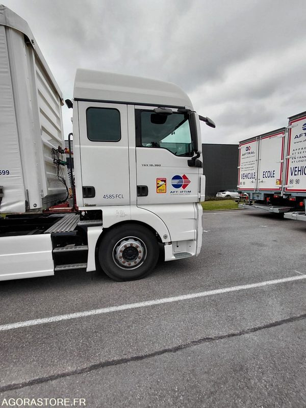 MAN tgx18.360 - 2009 - 214100 Kms - Tracteur routier: photos 4 MAN tgx18.360 - 2009 - 214100 Kms - Tracteur routier: photos 4