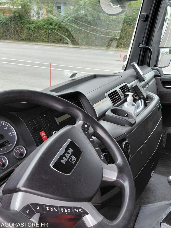 MAN tgx18.360 - 2009 - 214100 Kms - Tracteur routier: photos 5 MAN tgx18.360 - 2009 - 214100 Kms - Tracteur routier: photos 5