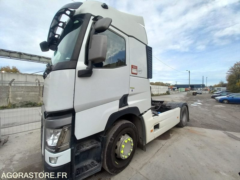 TRR RENAULT 19T - DN395ZD - Tracteur routier: photos 1 TRR RENAULT 19T - DN395ZD - Tracteur routier: photos 1