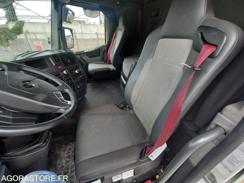 TRR RENAULT 19T - DN395ZD - Tracteur routier: photos 5 TRR RENAULT 19T - DN395ZD - Tracteur routier: photos 5