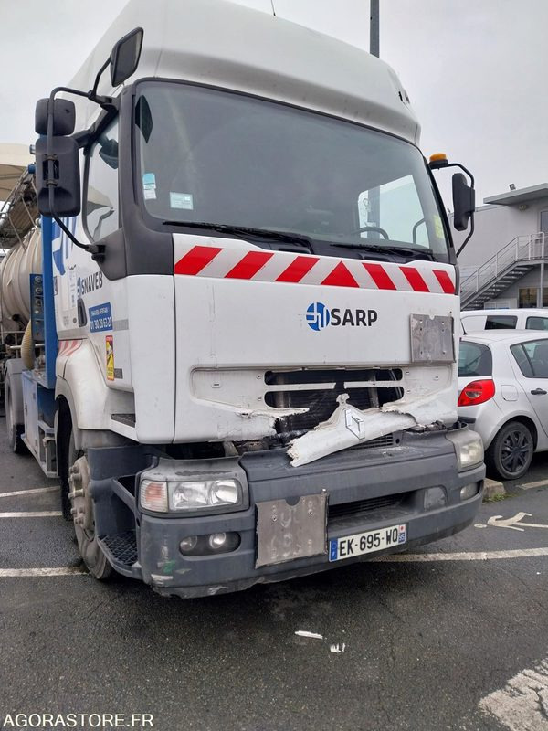 Tracteur RENAULT ADR pompe anneau liquide - 2003/ 808 664KM (ACCIDENTE) - Tracteur routier: photos 1 Tracteur RENAULT ADR pompe anneau liquide - 2003/ 808 664KM (ACCIDENTE) - Tracteur routier: photos 1