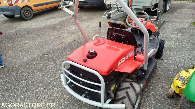 Tracteur tondeuse Efco - Matériel de jardinage: photos 5 Tracteur tondeuse Efco - Matériel de jardinage: photos 5