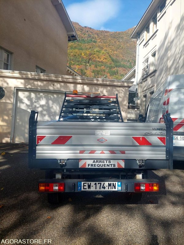 Tri-benne Giotti Victoria Gladiator Essence - Utilitaire benne: photos 3 Tri-benne Giotti Victoria Gladiator Essence - Utilitaire benne: photos 3