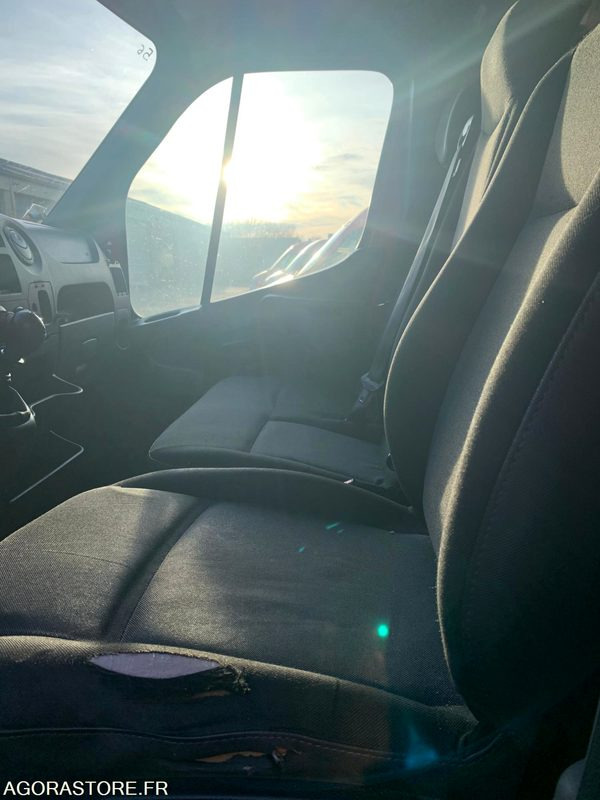 VSAV RENAULT MASTER3 CH347CR - Fourgon utilitaire: photos 4 VSAV RENAULT MASTER3 CH347CR - Fourgon utilitaire: photos 4