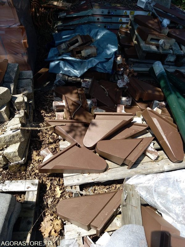 80 Bornes type "aileron de requin" - Véhicule de voirie/ Spécial: photos 1 80 Bornes type "aileron de requin" - Véhicule de voirie/ Spécial: photos 1