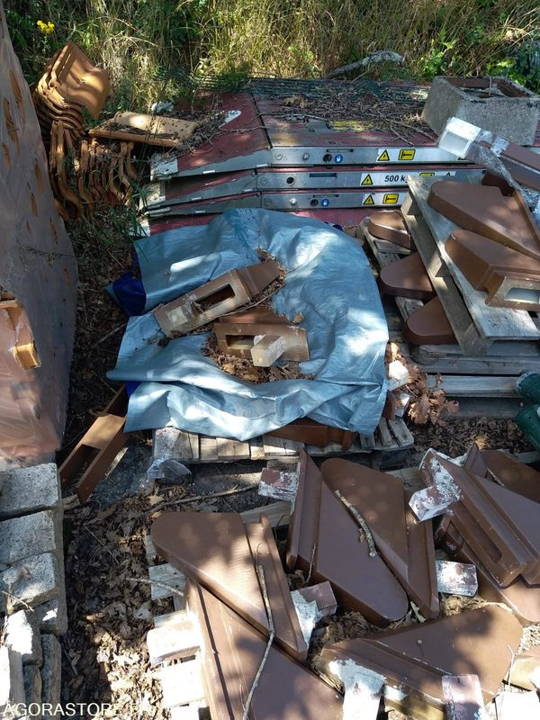 80 Bornes type "aileron de requin" - Véhicule de voirie/ Spécial: photos 2 80 Bornes type "aileron de requin" - Véhicule de voirie/ Spécial: photos 2