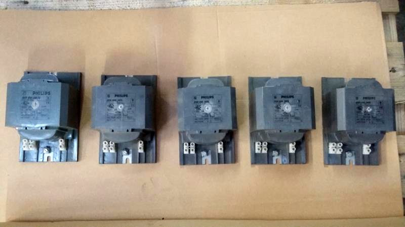 LOT DE 4 BALLASTS 400 W - Véhicule de voirie/ Spécial: photos 2 LOT DE 4 BALLASTS 400 W - Véhicule de voirie/ Spécial: photos 2