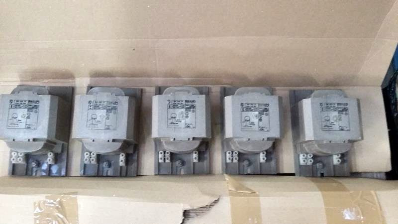 LOT DE 4 BALLASTS 400 W - Véhicule de voirie/ Spécial: photos 2 LOT DE 4 BALLASTS 400 W - Véhicule de voirie/ Spécial: photos 2