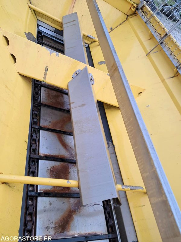 Saleuse - Véhicule de voirie/ Spécial: photos 3 Saleuse - Véhicule de voirie/ Spécial: photos 3