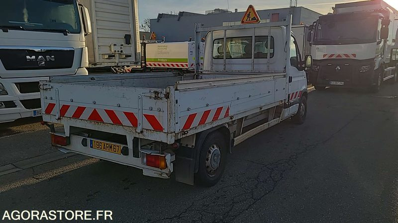 Renault Master - 2006 - 43287kms - 196ARM67 - Véhicule utilitaire: photos 2 Renault Master - 2006 - 43287kms - 196ARM67 - Véhicule utilitaire: photos 2