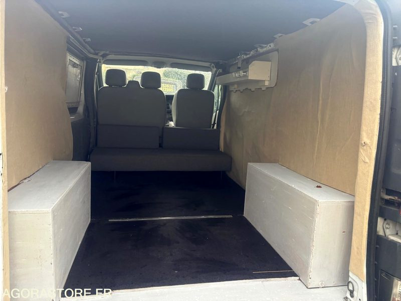 Renault Trafic dci 115 / 228000 km - Immatriculation anglaise - Véhicule utilitaire: photos 2 Renault Trafic dci 115 / 228000 km - Immatriculation anglaise - Véhicule utilitaire: photos 2
