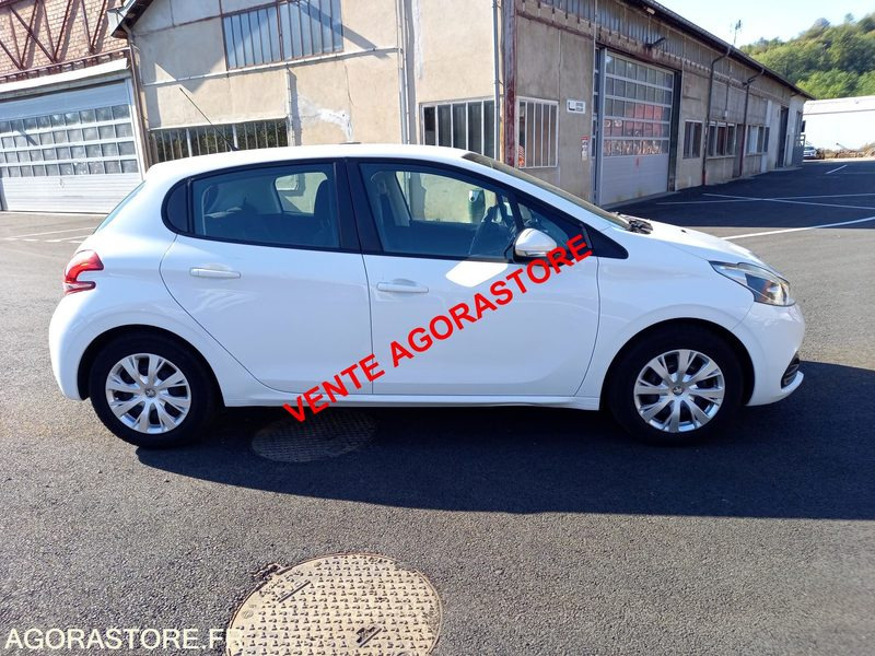 Vends Peugeot 208 essence - Voiture: photos 4 Vends Peugeot 208 essence - Voiture: photos 4