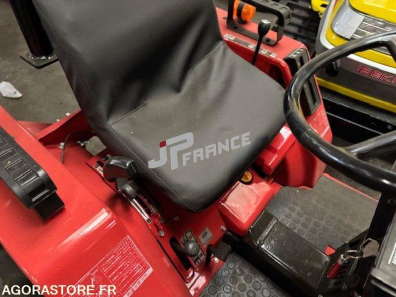 YANMAR 3 CYLINDRES, 831cm3 DIESEL 4 RM OCCASION EN TRES BON ETAT - Tracteur agricole: photos 5 YANMAR 3 CYLINDRES, 831cm3 DIESEL 4 RM OCCASION EN TRES BON ETAT - Tracteur agricole: photos 5