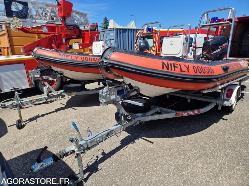 Zeppelin Command 15 sur remorque RSA - 306BGD69 - Remorque bateau: photos 1 Zeppelin Command 15 sur remorque RSA - 306BGD69 - Remorque bateau: photos 1