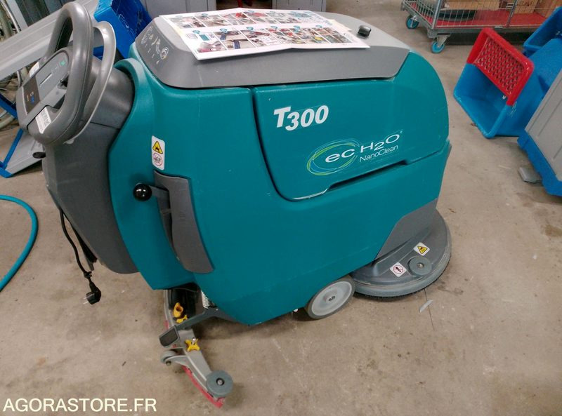 Auto laveuse TENNANT T300 - Autolaveuse: photos 2 Auto laveuse TENNANT T300 - Autolaveuse: photos 2