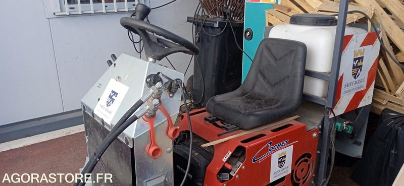 Balayeuse désherbeuse deneigeuse COCHET type GECKO automotrice 27 heures 2021 - Balayeuse de voirie: photos 3 Balayeuse désherbeuse deneigeuse COCHET type GECKO automotrice 27 heures 2021 - Balayeuse de voirie: photos 3