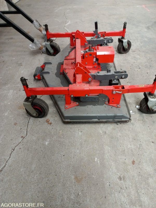 Coupe de tondeuse mulchng Morgneux TMC 150 fixation Kubota - Motofaucheuse: photos 1 Coupe de tondeuse mulchng Morgneux TMC 150 fixation Kubota - Motofaucheuse: photos 1