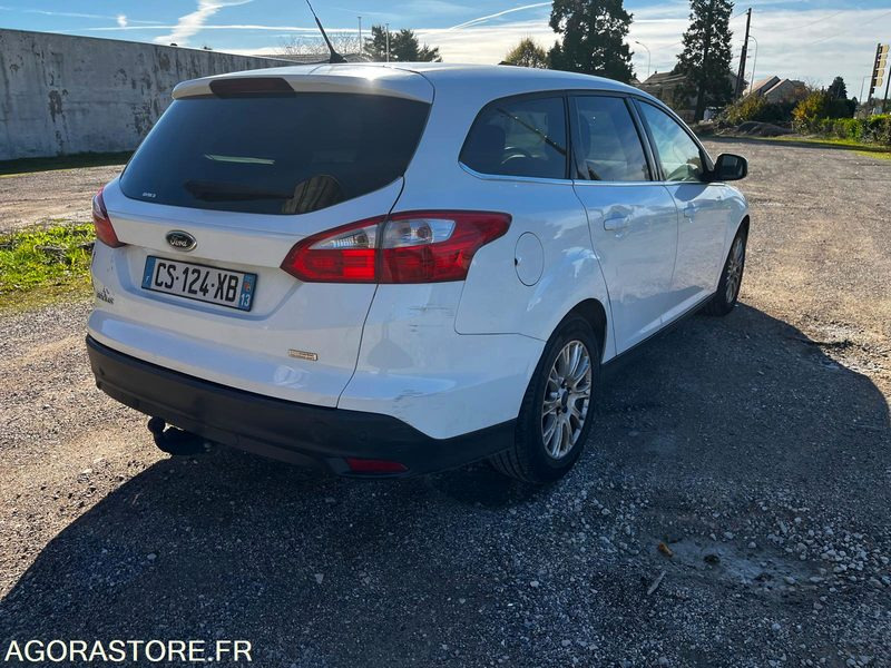 Ford focus 1lecoboost 2013 149000km - Voiture break: photos 3 Ford focus 1lecoboost 2013 149000km - Voiture break: photos 3