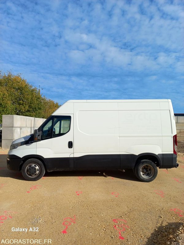 Fourgon iveco - Fourgon utilitaire: photos 3 Fourgon iveco - Fourgon utilitaire: photos 3