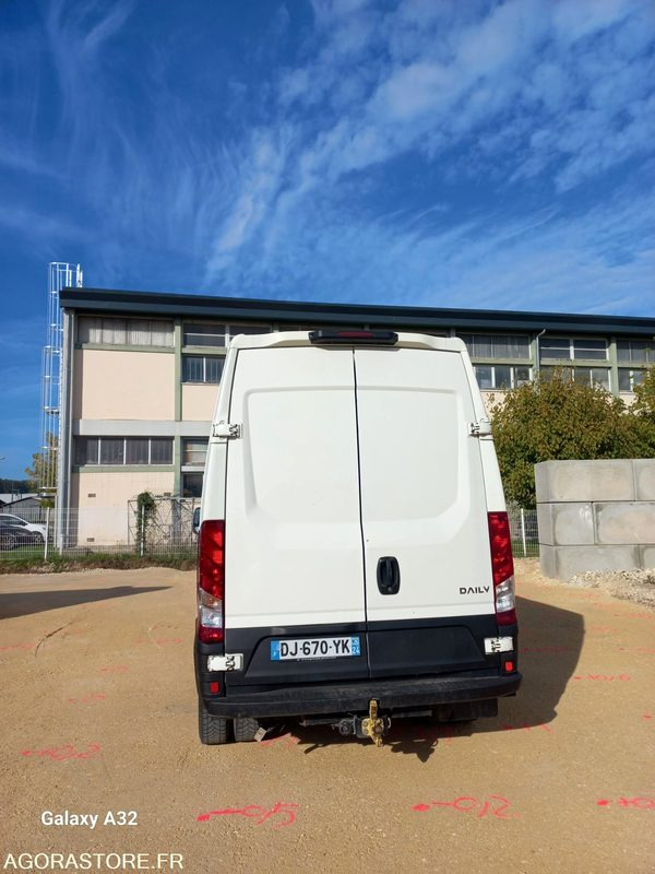 Fourgon iveco - Fourgon utilitaire: photos 5 Fourgon iveco - Fourgon utilitaire: photos 5