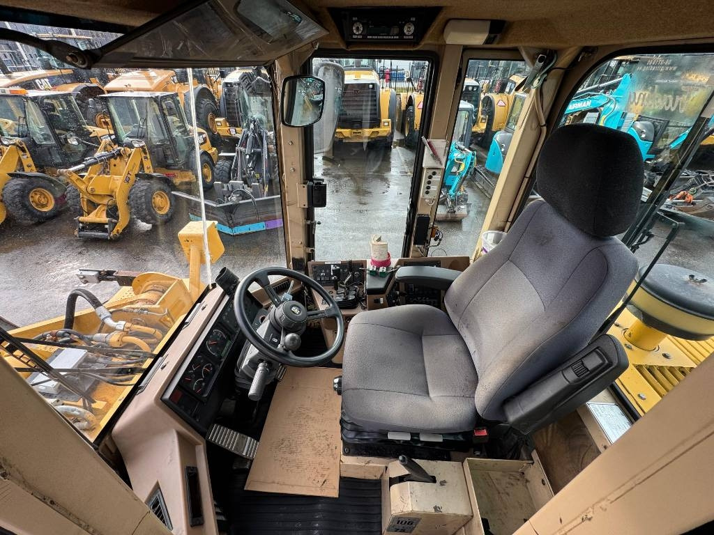 Chargeuse sur pneus CAT 938 F II: photos 9 Chargeuse sur pneus CAT 938 F II: photos 9