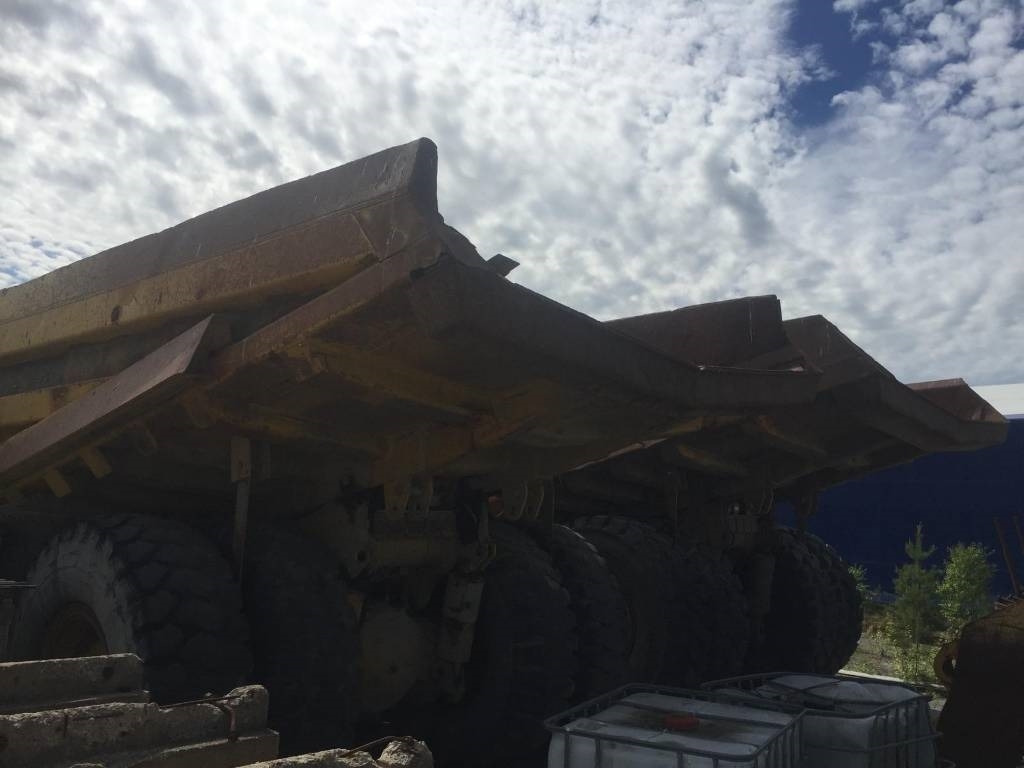 Komatsu HD 465-5 - Tombereau rigide: photos 5 Komatsu HD 465-5 - Tombereau rigide: photos 5