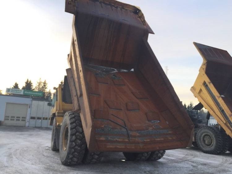 Tombereau rigide Komatsu HD 605-5: photos 6 Tombereau rigide Komatsu HD 605-5: photos 6