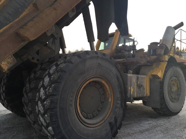 Tombereau rigide Komatsu HD 605-5: photos 8 Tombereau rigide Komatsu HD 605-5: photos 8