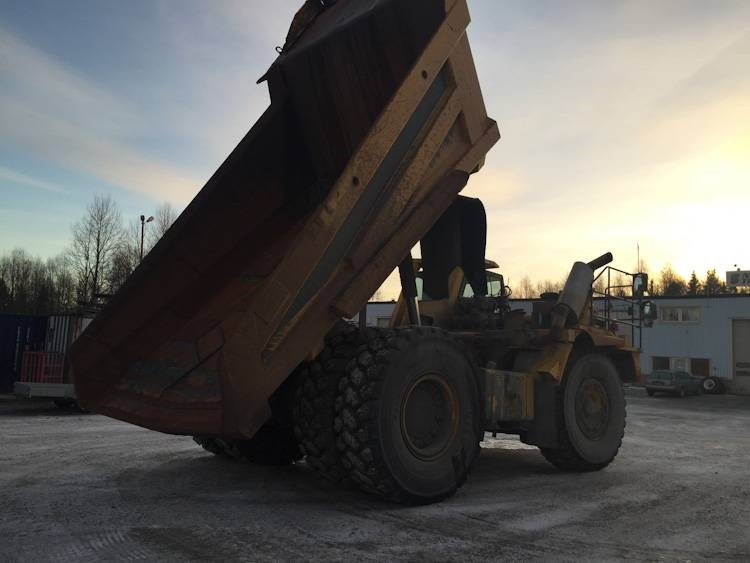 Tombereau rigide Komatsu HD 605-5: photos 11 Tombereau rigide Komatsu HD 605-5: photos 11